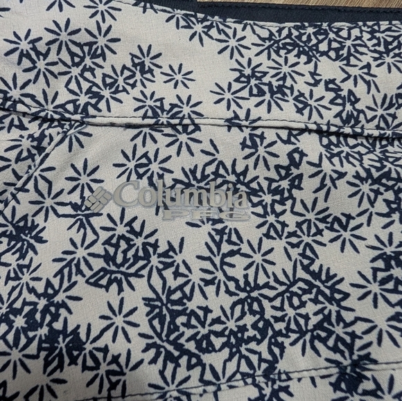 Columbia, Size 16 Women's Skort, Performance, PFG, Floral White/Navy - Picture 6 of 9